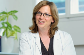 Dr. Julia Lämmerhirt – Endlich frei von Akne